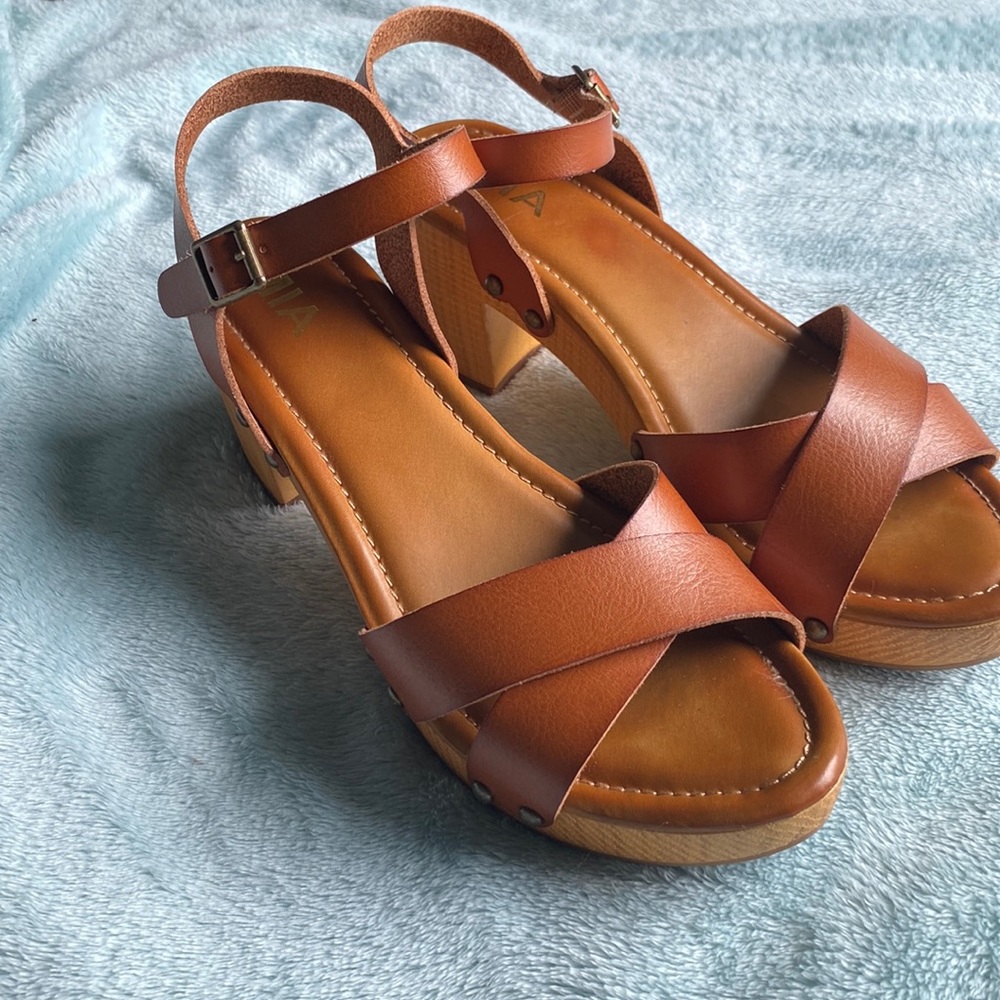 Pretty Mia sandals for summer wear!